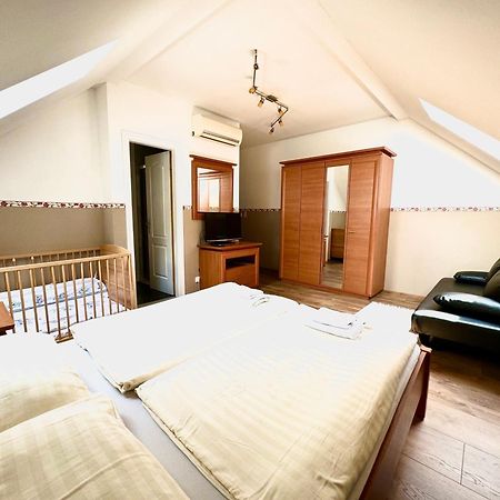 Privat Adriana Apartment เครมนิตซา ภายนอก รูปภาพ