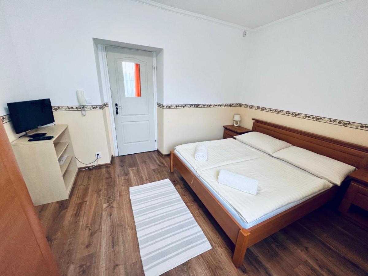 Privat Adriana Apartment เครมนิตซา ภายนอก รูปภาพ