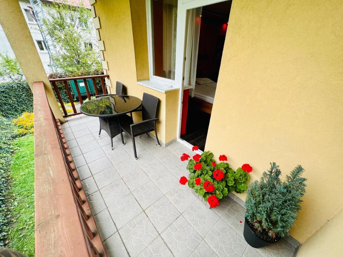 Privat Adriana Apartment เครมนิตซา ภายนอก รูปภาพ