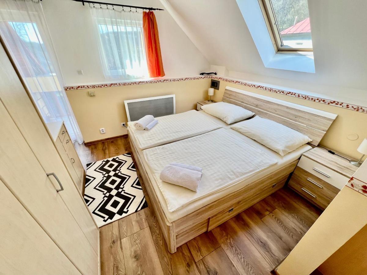 Privat Adriana Apartment เครมนิตซา ภายนอก รูปภาพ