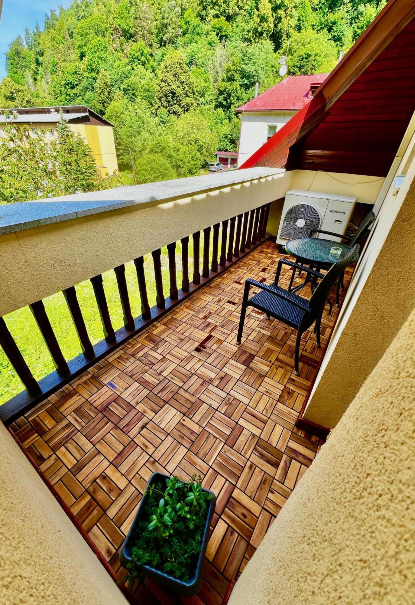 Privat Adriana Apartment เครมนิตซา ภายนอก รูปภาพ