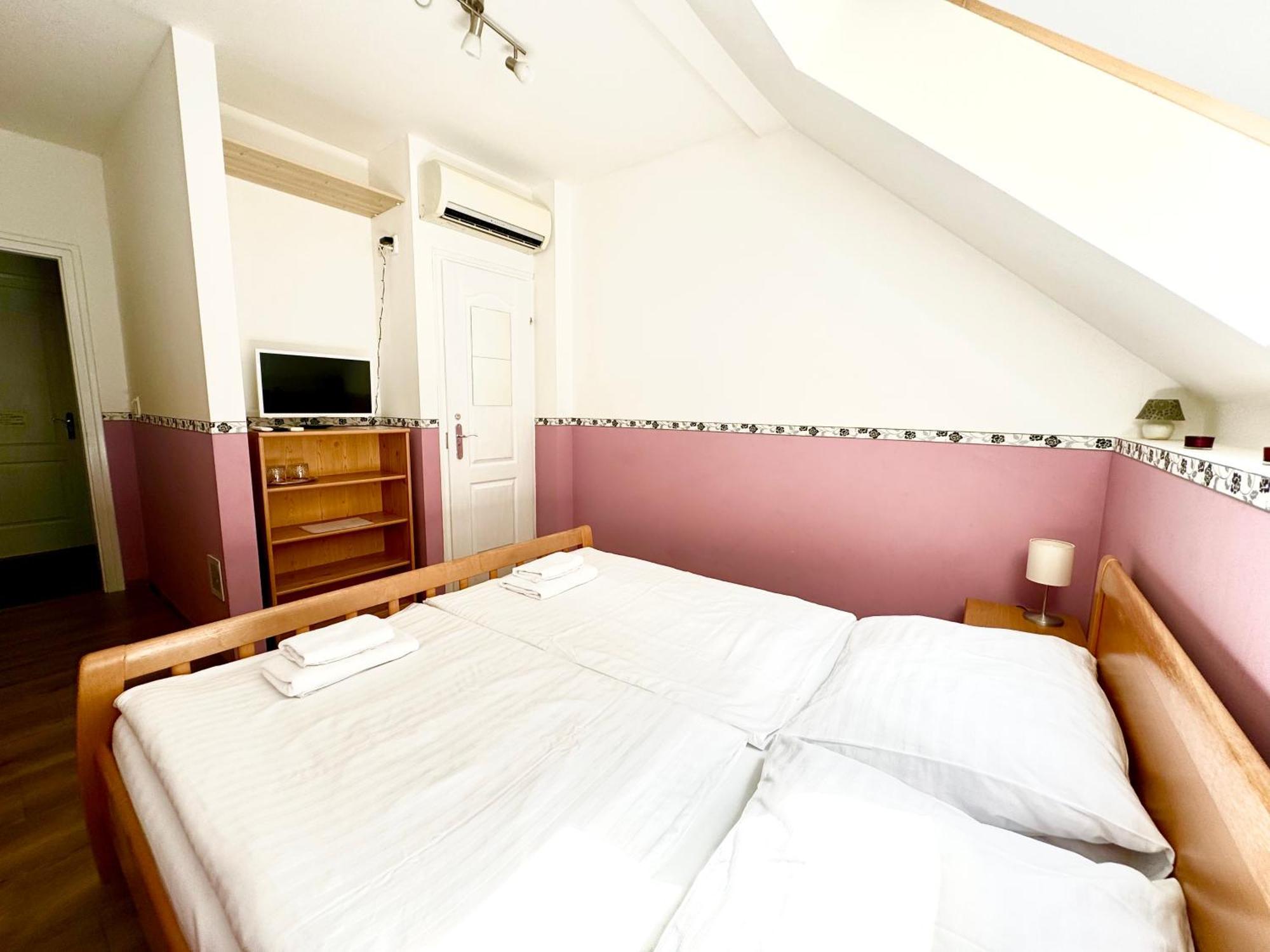 Privat Adriana Apartment เครมนิตซา ภายนอก รูปภาพ