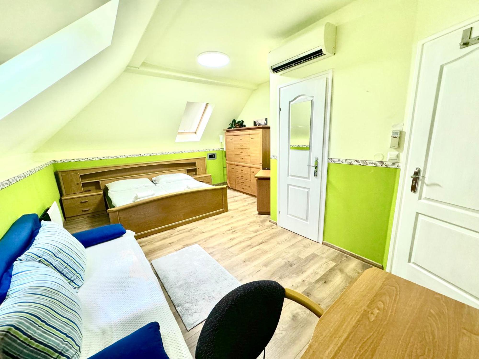 Privat Adriana Apartment เครมนิตซา ภายนอก รูปภาพ
